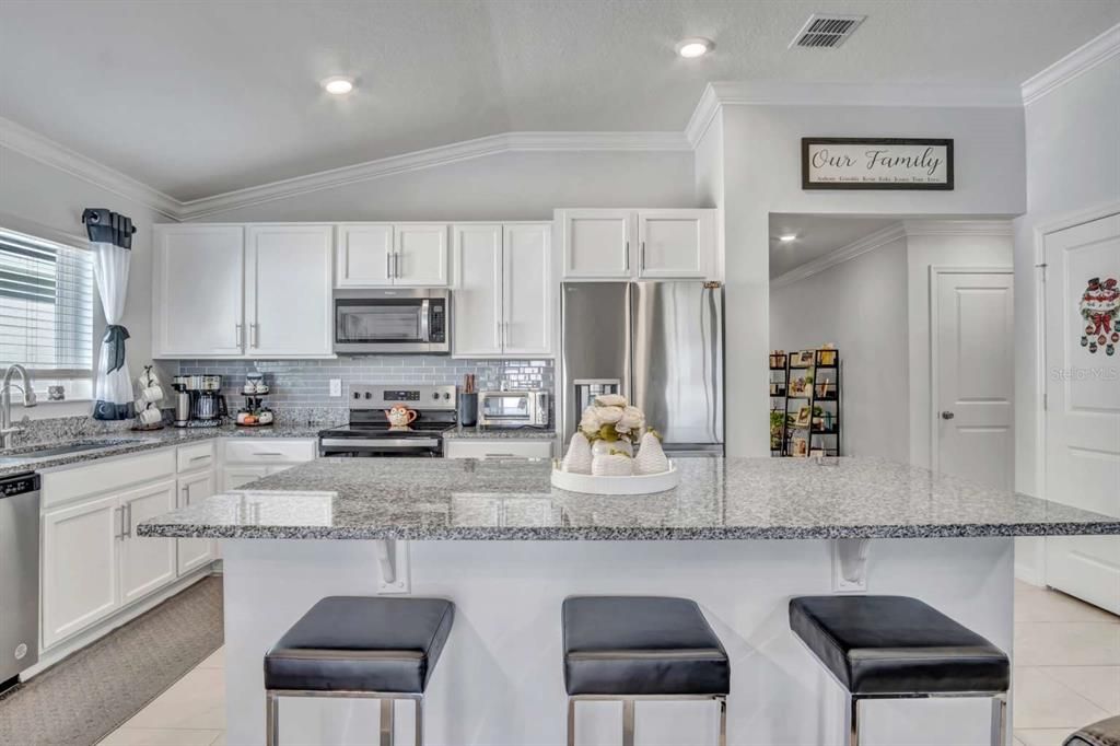 合同活跃: $429,000 (3 贝兹, 2 浴室, 1542 平方英尺)