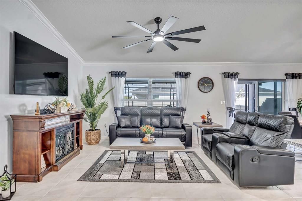 合同活跃: $429,000 (3 贝兹, 2 浴室, 1542 平方英尺)