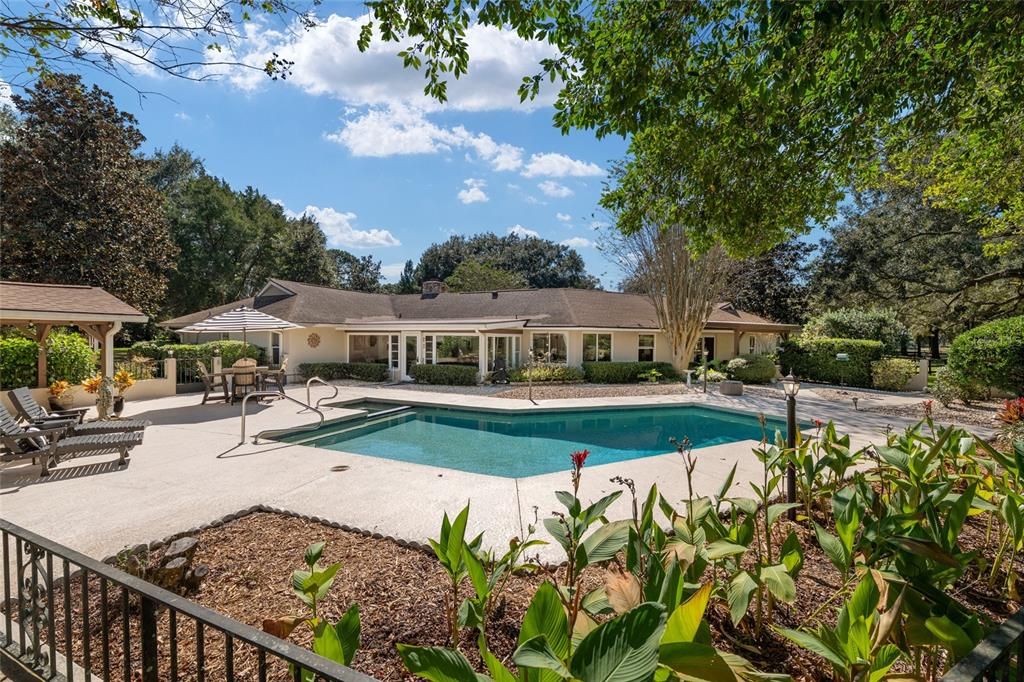 На продажу: $1,150,000 (3 спален, 2 ванн, 2621 Квадратных фут)