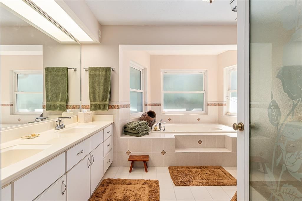 На продажу: $1,150,000 (3 спален, 2 ванн, 2621 Квадратных фут)