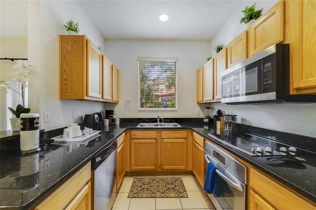 For Sale: $329,000 (3 beds, 3 baths, 1440 Square Feet)