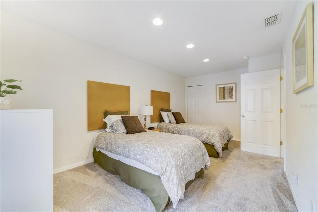 For Sale: $329,000 (3 beds, 3 baths, 1440 Square Feet)