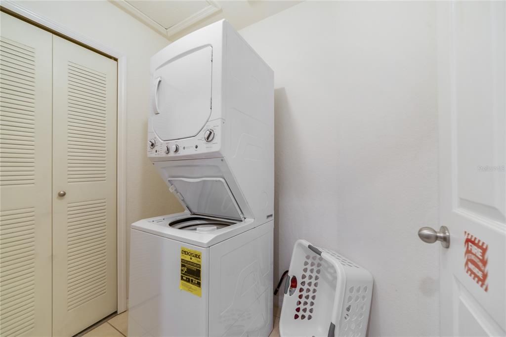 For Sale: $329,000 (3 beds, 3 baths, 1440 Square Feet)