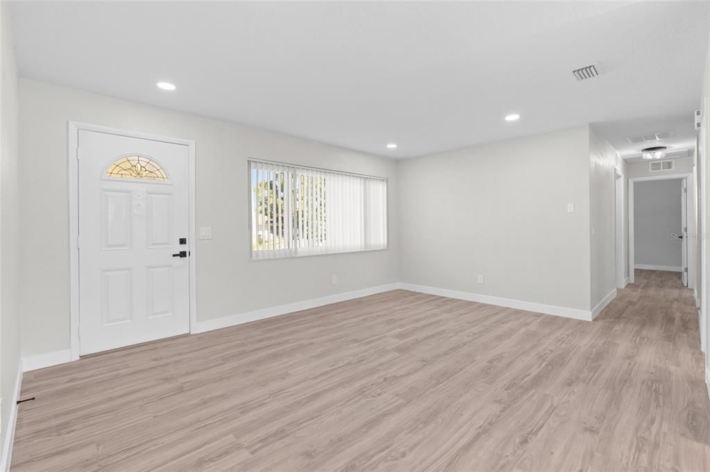 Active With Contract: $400,000 (4 beds, 2 baths, 1198 Square Feet)