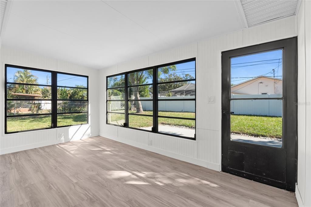 Active With Contract: $400,000 (4 beds, 2 baths, 1198 Square Feet)