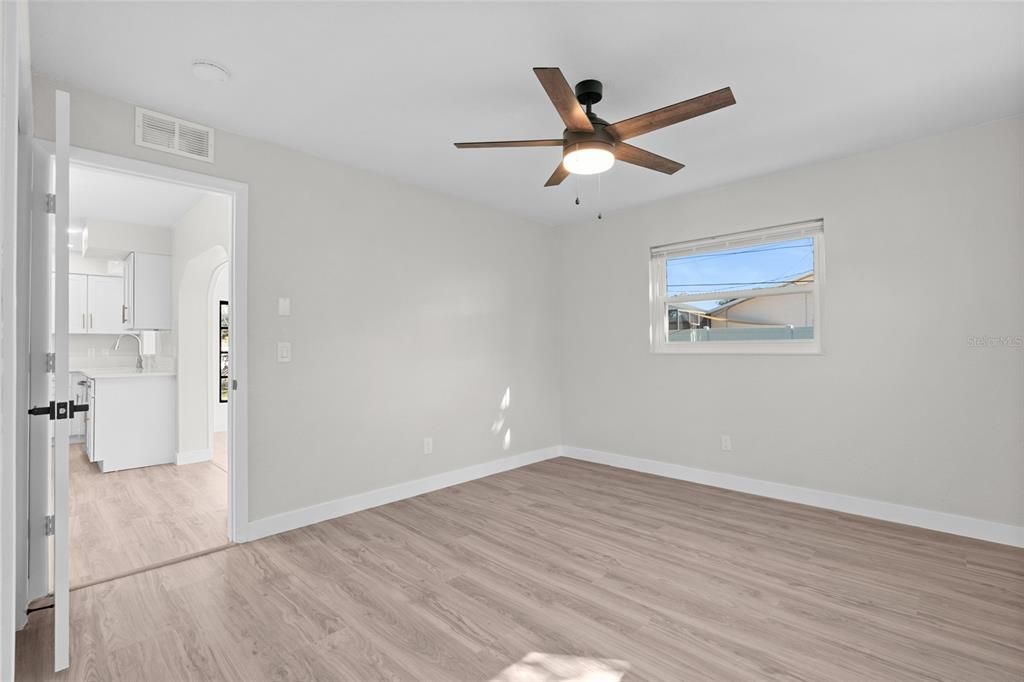 Active With Contract: $400,000 (4 beds, 2 baths, 1198 Square Feet)