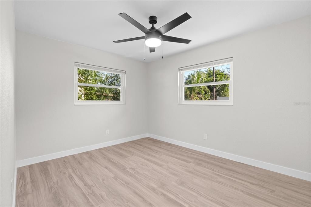 Active With Contract: $400,000 (4 beds, 2 baths, 1198 Square Feet)