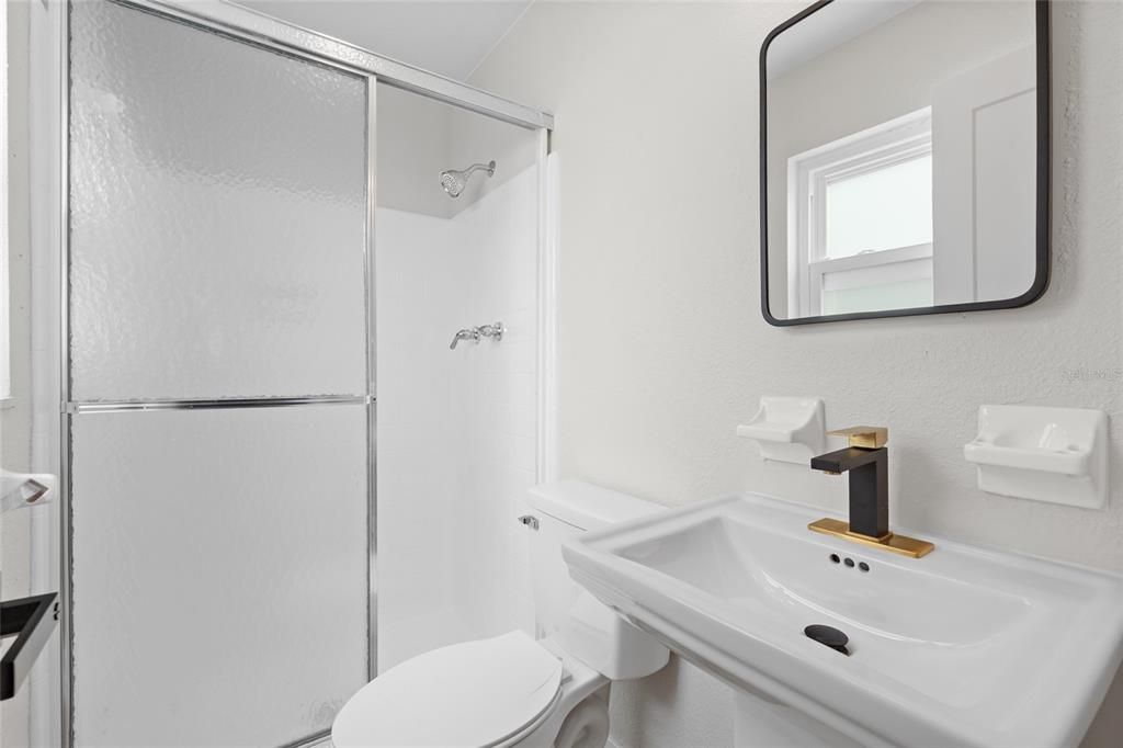 Active With Contract: $400,000 (4 beds, 2 baths, 1198 Square Feet)