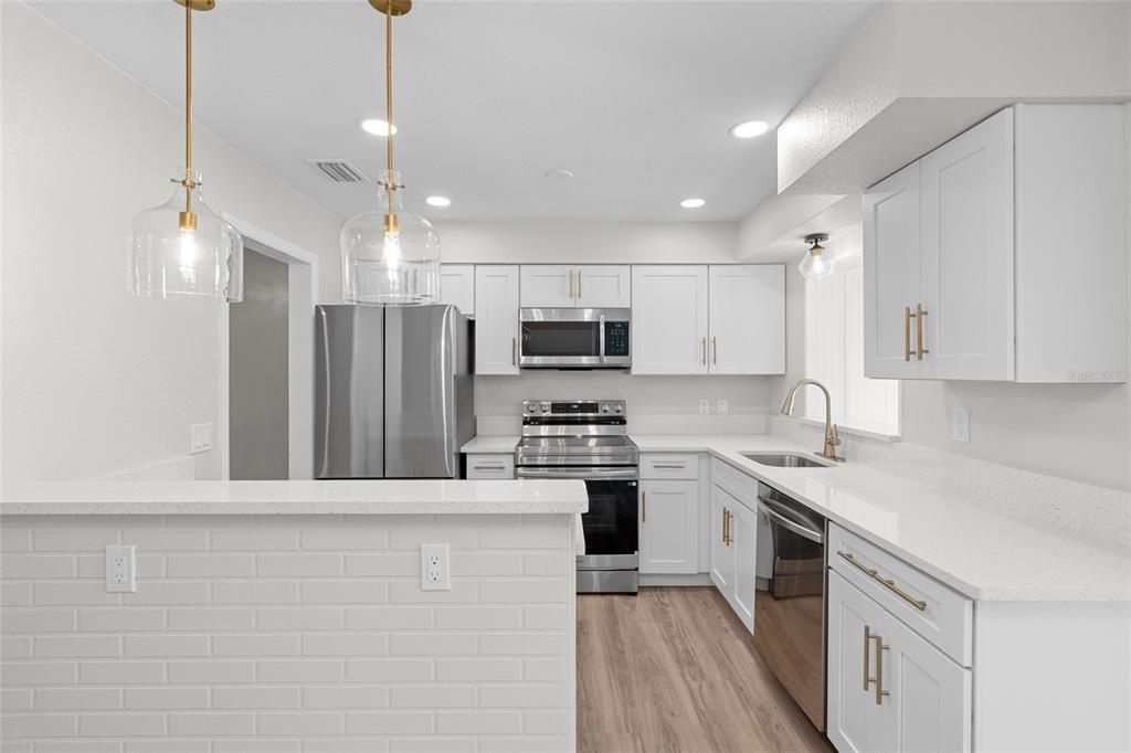 Active With Contract: $400,000 (4 beds, 2 baths, 1198 Square Feet)