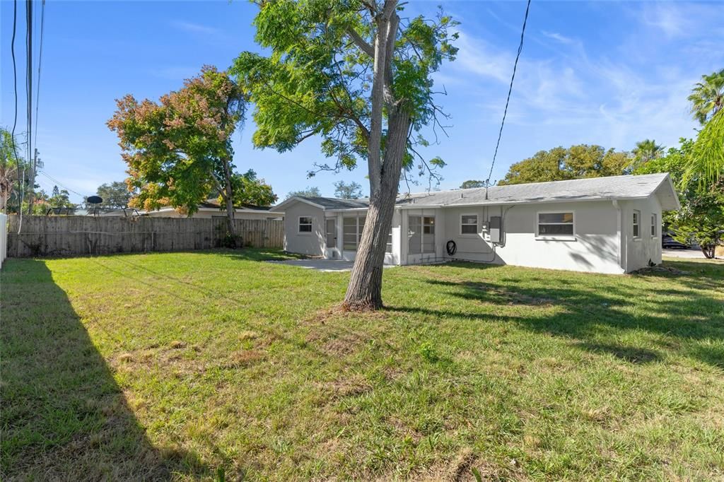 Active With Contract: $400,000 (4 beds, 2 baths, 1198 Square Feet)