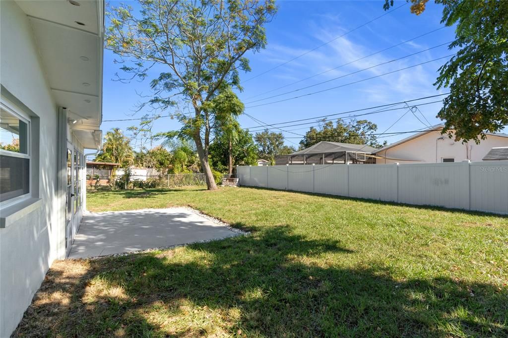 Active With Contract: $400,000 (4 beds, 2 baths, 1198 Square Feet)