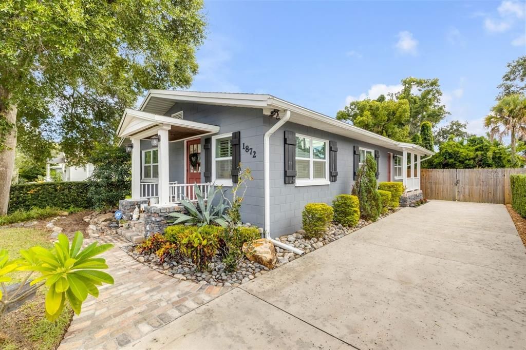 Под контрактом: $415,000 (2 спален, 1 ванн, 969 Квадратных фут)