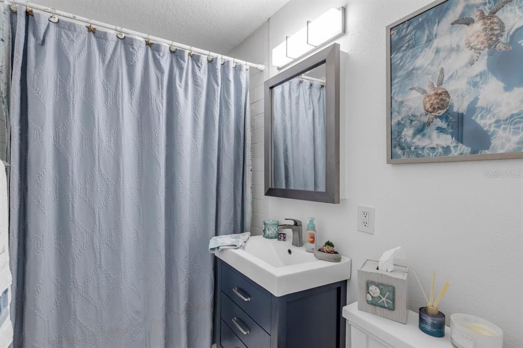 Под контрактом: $415,000 (2 спален, 1 ванн, 969 Квадратных фут)