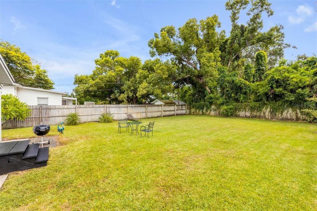 Под контрактом: $415,000 (2 спален, 1 ванн, 969 Квадратных фут)