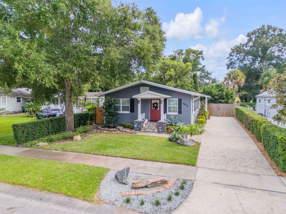 Под контрактом: $415,000 (2 спален, 1 ванн, 969 Квадратных фут)