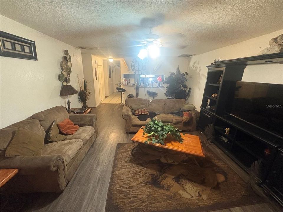 待售: $239,000 (3 贝兹, 2 浴室, 1244 平方英尺)