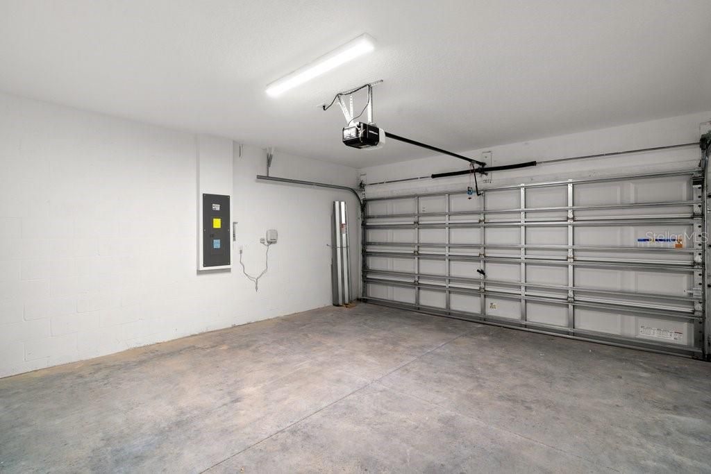 En Venta: $450,990 (6 camas, 3 baños, 2614 Pies cuadrados)