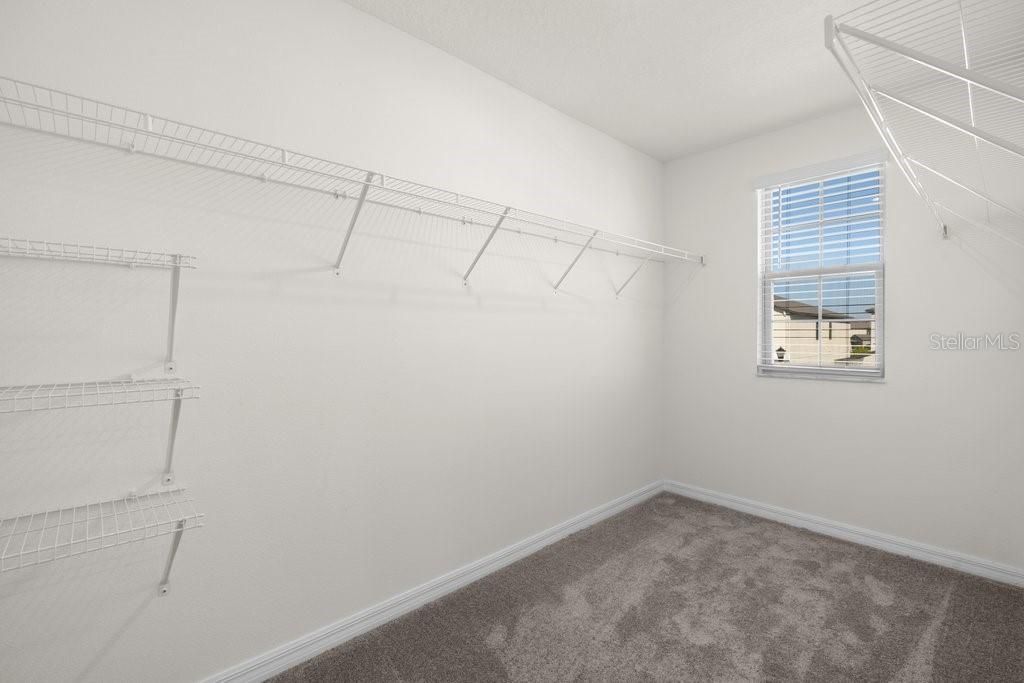 En Venta: $450,990 (6 camas, 3 baños, 2614 Pies cuadrados)