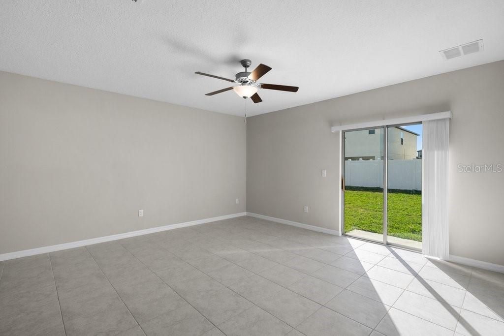 En Venta: $450,990 (6 camas, 3 baños, 2614 Pies cuadrados)