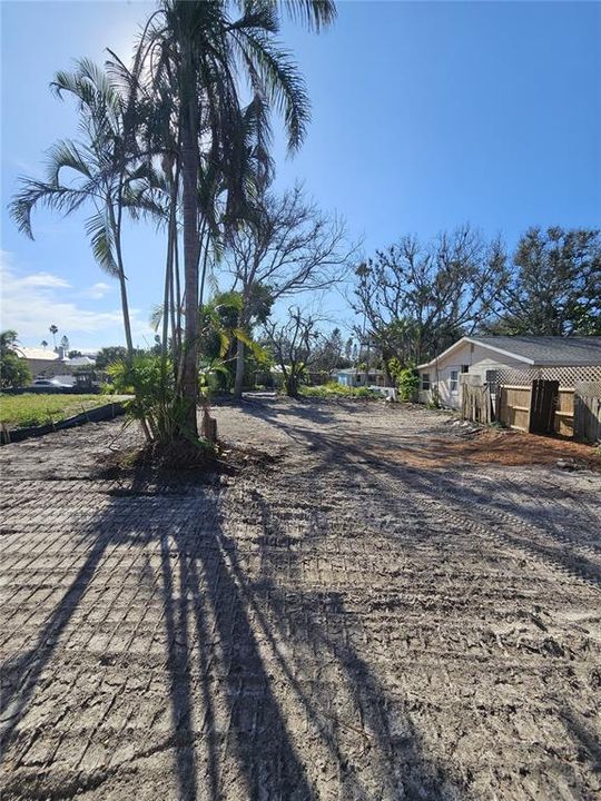 合同活跃: $470,000 (0.12 acres)