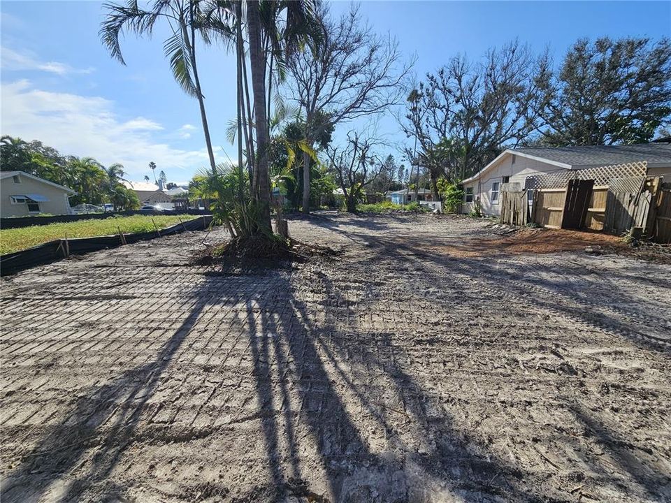 合同活跃: $470,000 (0.12 acres)