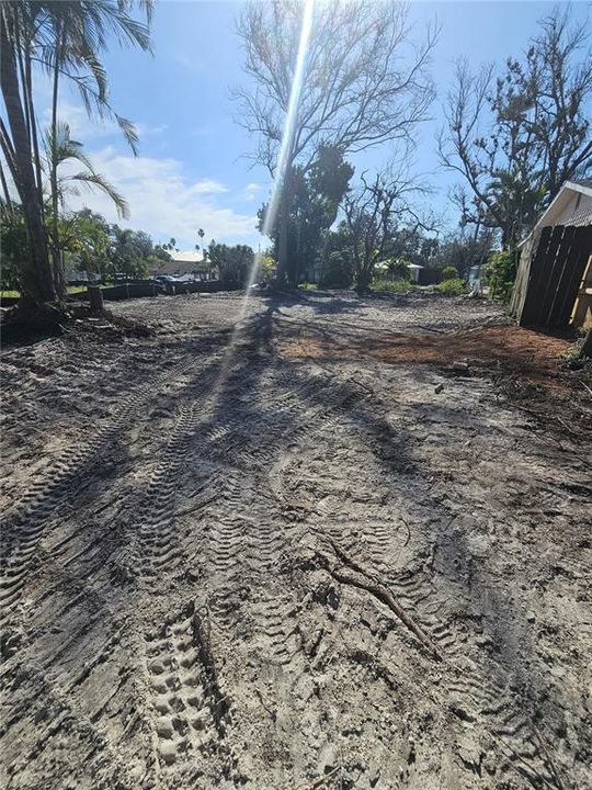 合同活跃: $470,000 (0.12 acres)