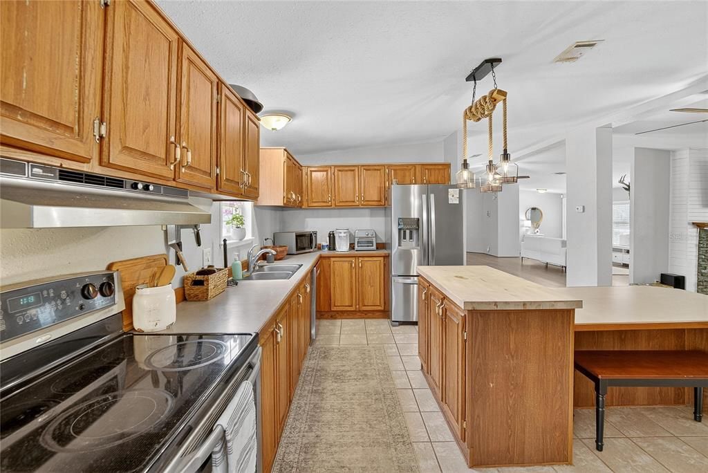 En Venta: $409,900 (4 camas, 2 baños, 2356 Pies cuadrados)