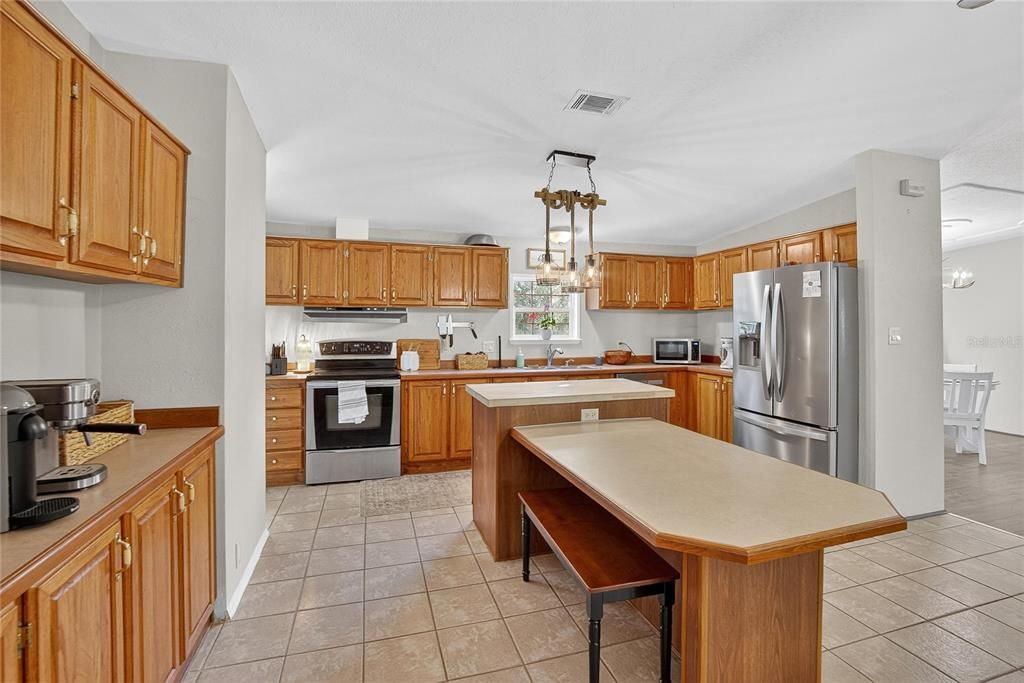 En Venta: $409,900 (4 camas, 2 baños, 2356 Pies cuadrados)