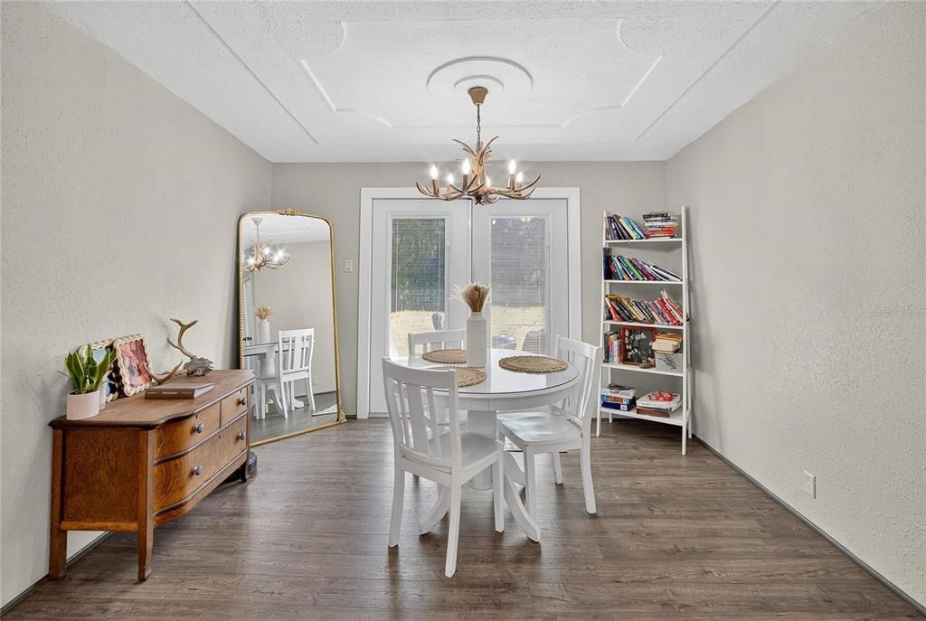 En Venta: $409,900 (4 camas, 2 baños, 2356 Pies cuadrados)