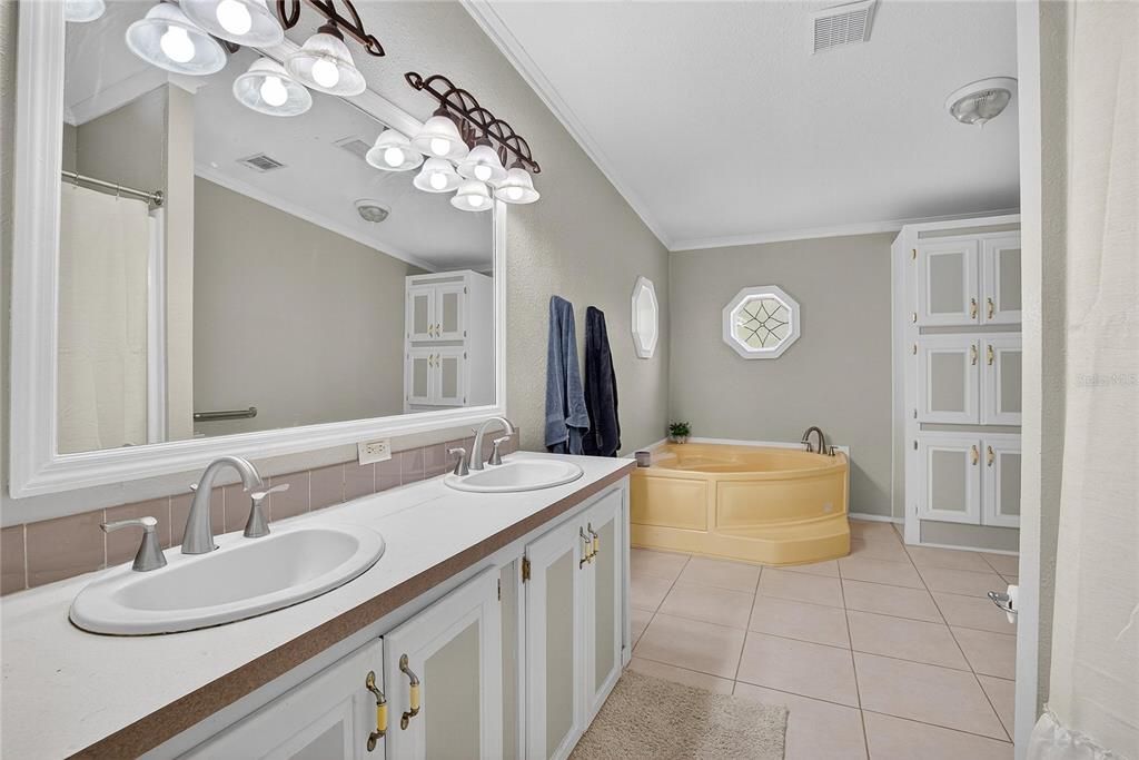 En Venta: $409,900 (4 camas, 2 baños, 2356 Pies cuadrados)