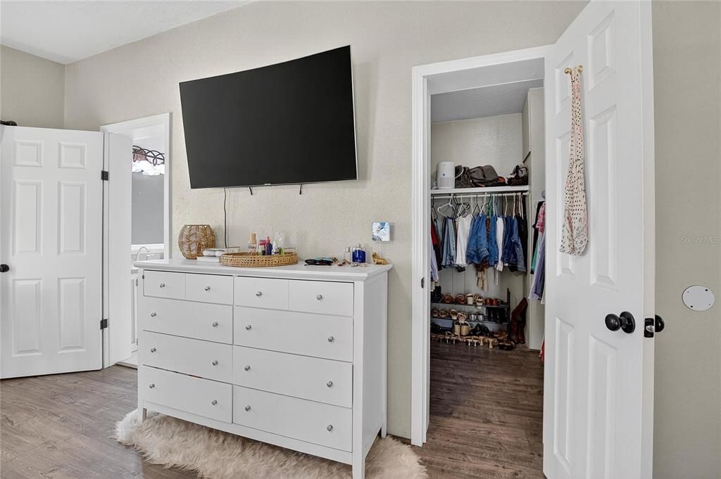 En Venta: $409,900 (4 camas, 2 baños, 2356 Pies cuadrados)