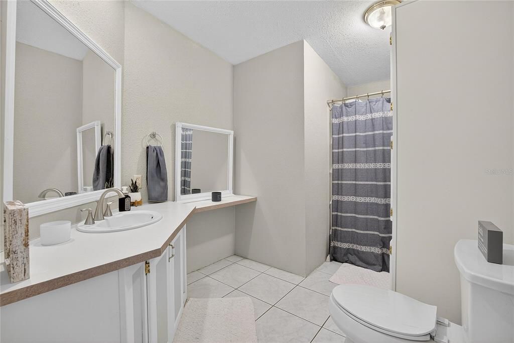 En Venta: $409,900 (4 camas, 2 baños, 2356 Pies cuadrados)