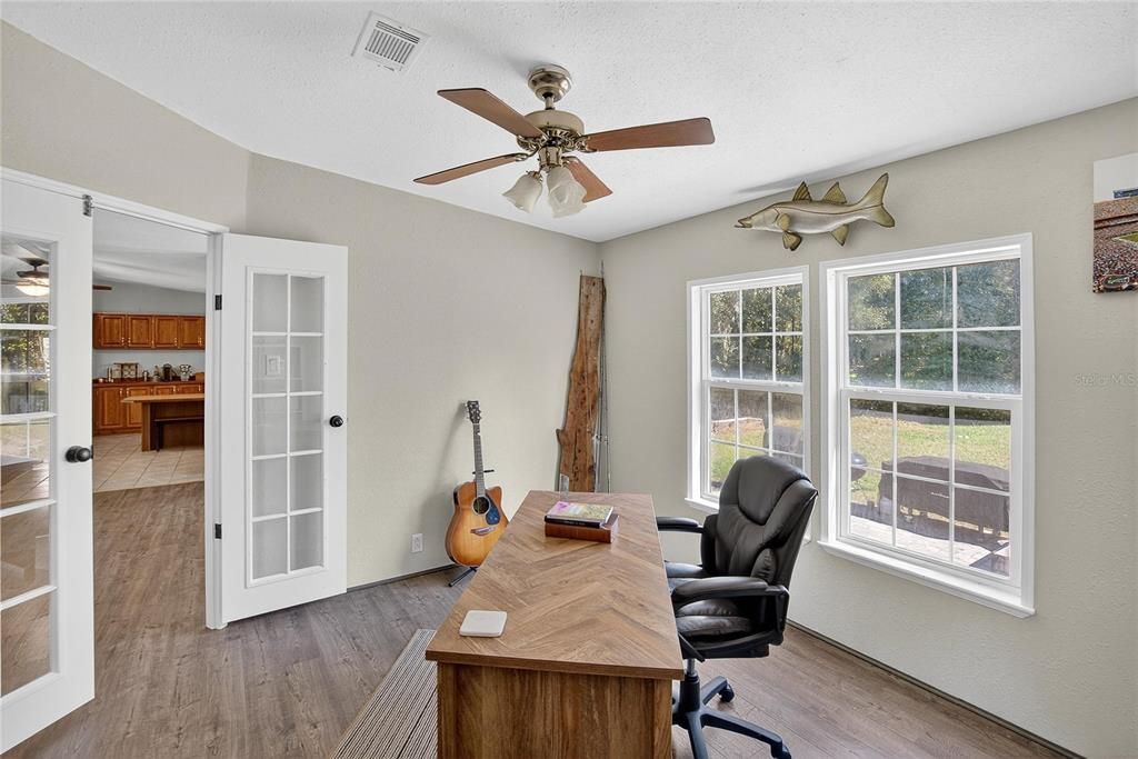 En Venta: $409,900 (4 camas, 2 baños, 2356 Pies cuadrados)