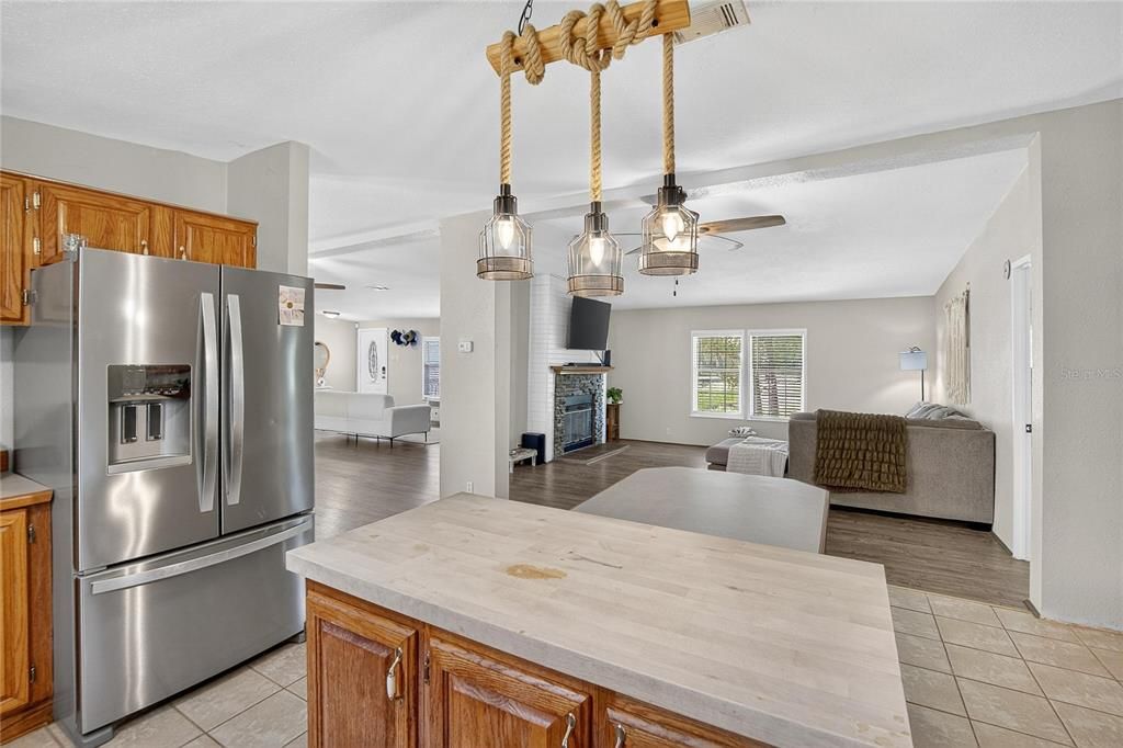 En Venta: $409,900 (4 camas, 2 baños, 2356 Pies cuadrados)