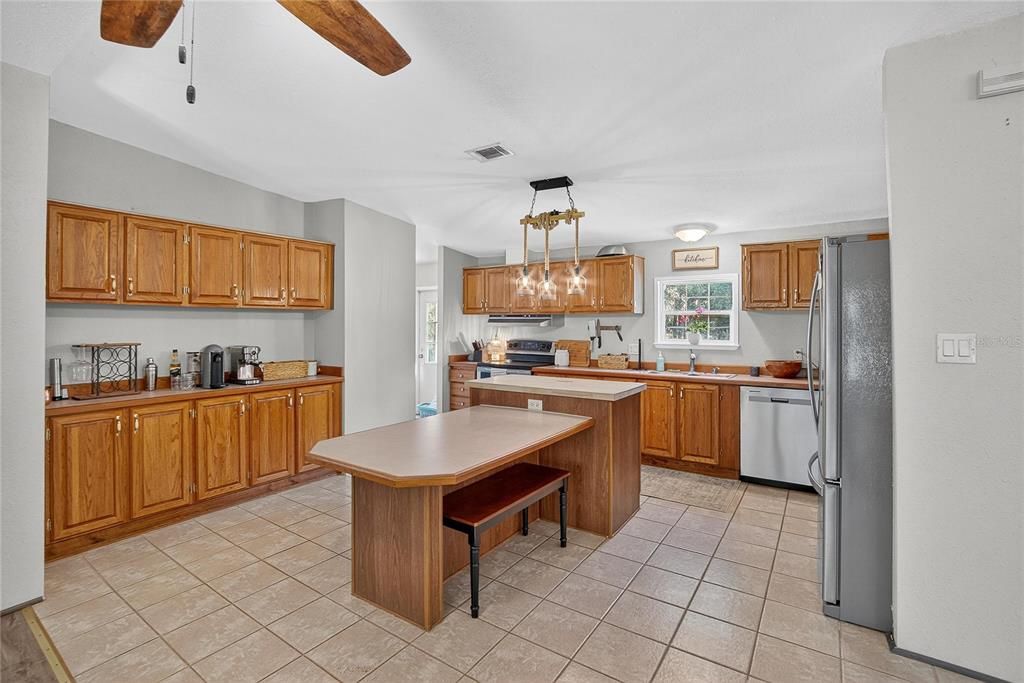 En Venta: $409,900 (4 camas, 2 baños, 2356 Pies cuadrados)