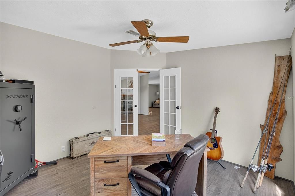 En Venta: $409,900 (4 camas, 2 baños, 2356 Pies cuadrados)