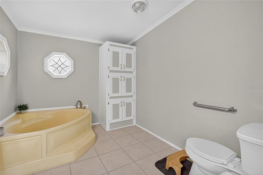 En Venta: $409,900 (4 camas, 2 baños, 2356 Pies cuadrados)