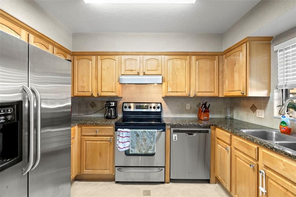 На продажу: $265,000 (2 спален, 1 ванн, 914 Квадратных фут)