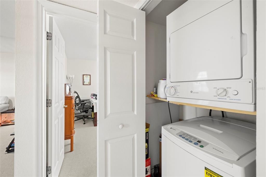 На продажу: $265,000 (2 спален, 1 ванн, 914 Квадратных фут)