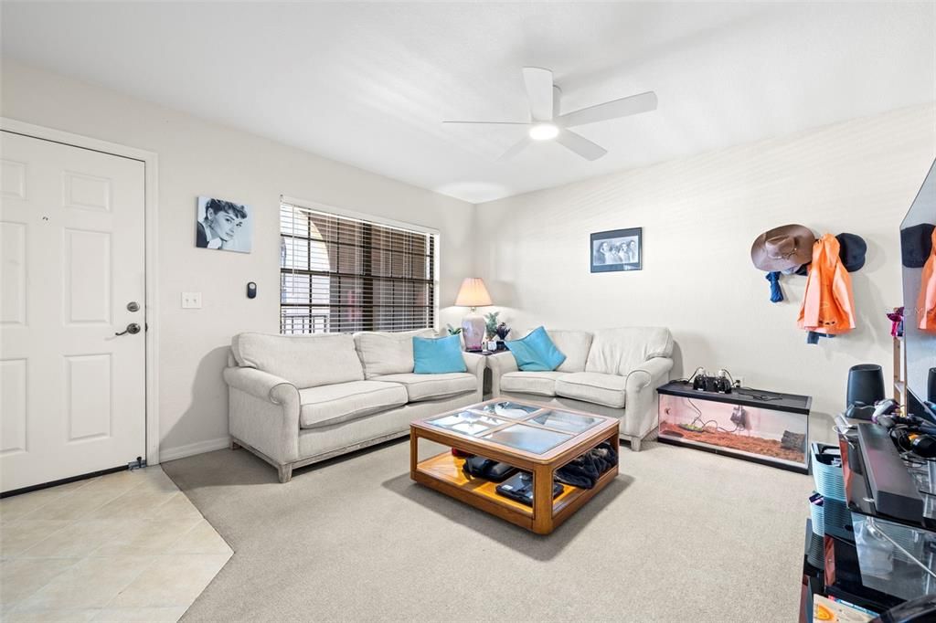 На продажу: $265,000 (2 спален, 1 ванн, 914 Квадратных фут)