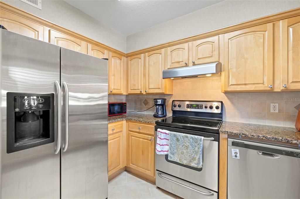 На продажу: $265,000 (2 спален, 1 ванн, 914 Квадратных фут)