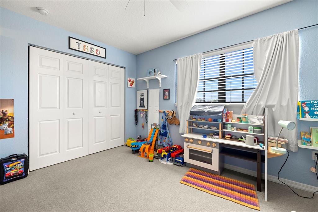 На продажу: $265,000 (2 спален, 1 ванн, 914 Квадратных фут)