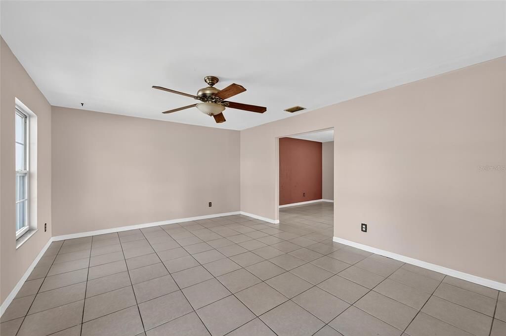 En Venta: $375,000 (3 camas, 2 baños, 1656 Pies cuadrados)