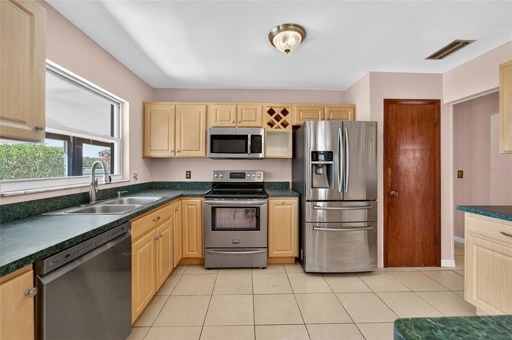 En Venta: $375,000 (3 camas, 2 baños, 1656 Pies cuadrados)