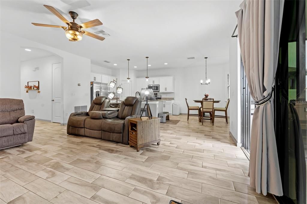 For Sale: $326,000 (3 beds, 2 baths, 1562 Square Feet)