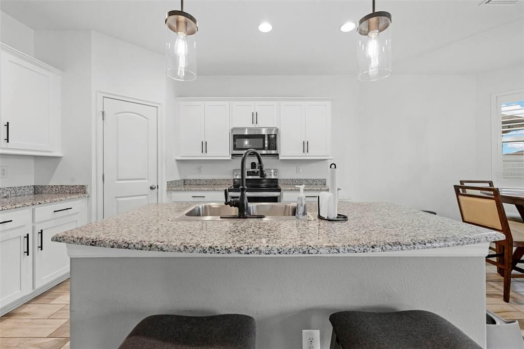 For Sale: $326,000 (3 beds, 2 baths, 1562 Square Feet)