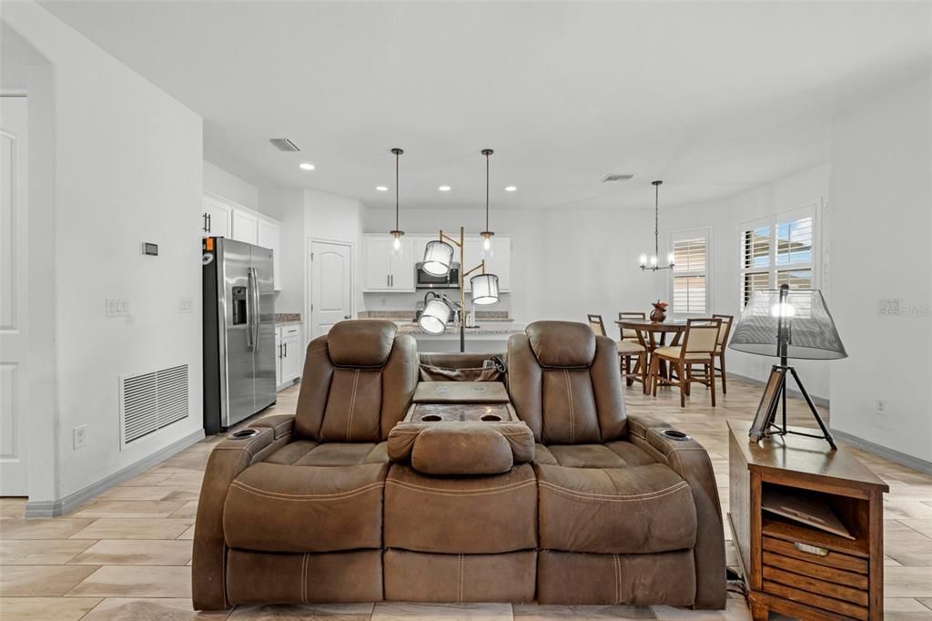 For Sale: $326,000 (3 beds, 2 baths, 1562 Square Feet)