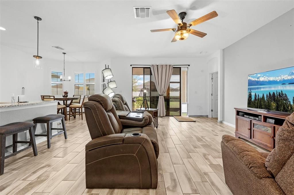 For Sale: $326,000 (3 beds, 2 baths, 1562 Square Feet)