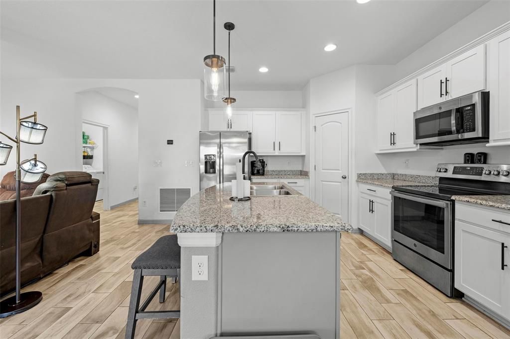 For Sale: $326,000 (3 beds, 2 baths, 1562 Square Feet)