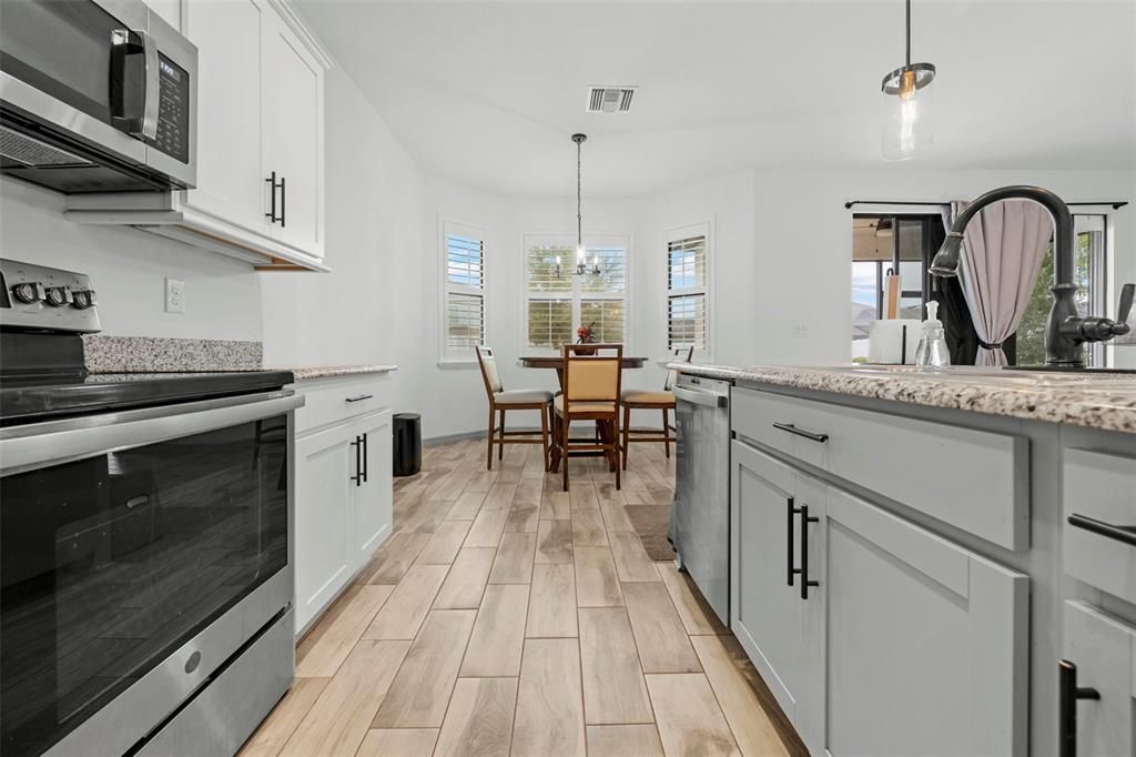 For Sale: $326,000 (3 beds, 2 baths, 1562 Square Feet)